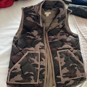 Jcrew army printed vest size small